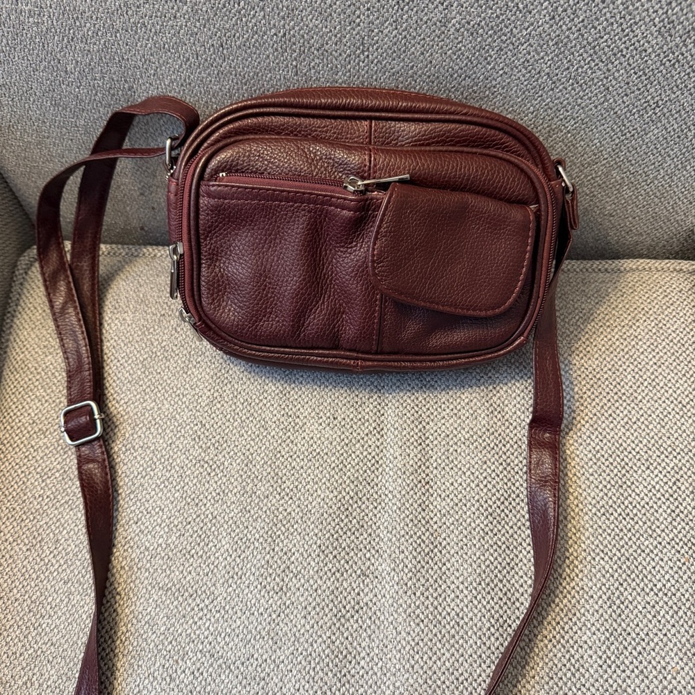 Elegant Burgundy Leather Crossbody Bag